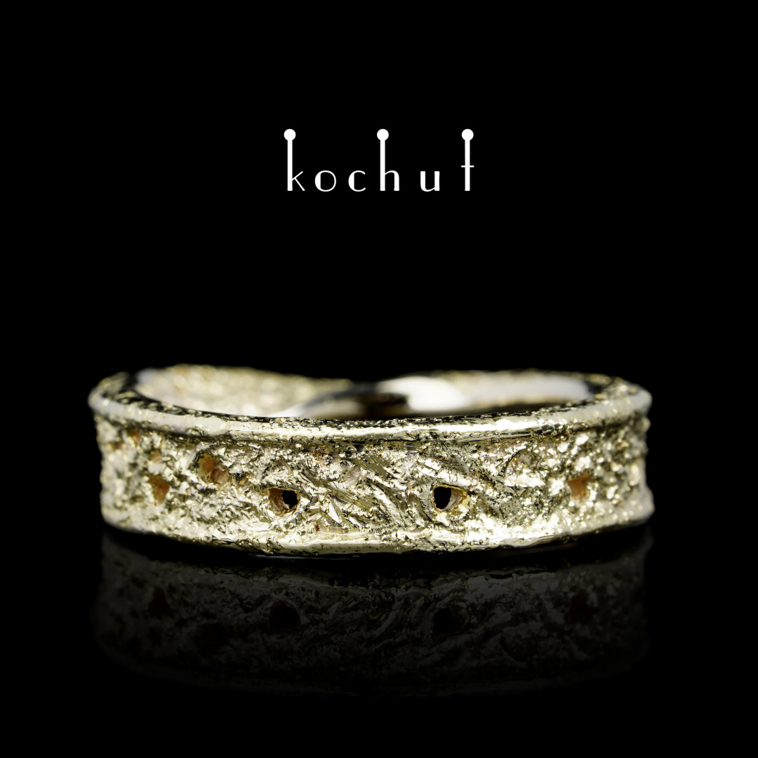 Wedding ring Celtic ribbon of Mobius White gold, fusing of yellow gold